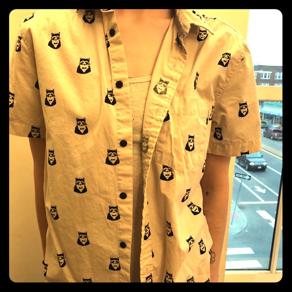 Forever21 Men’s Raccoon short-sleeve buttondown